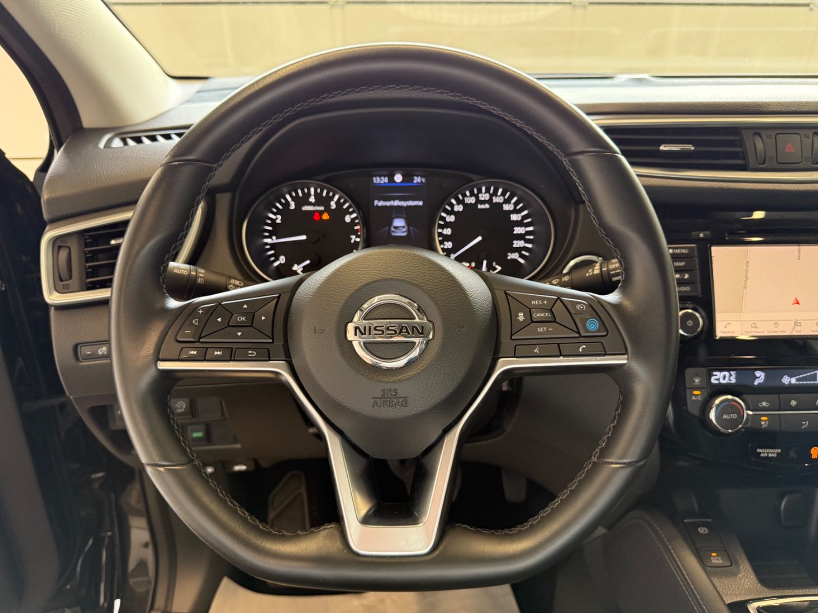 Fahrzeugabbildung Nissan Qashqai Tekna Safety-Shield-Paket 360°