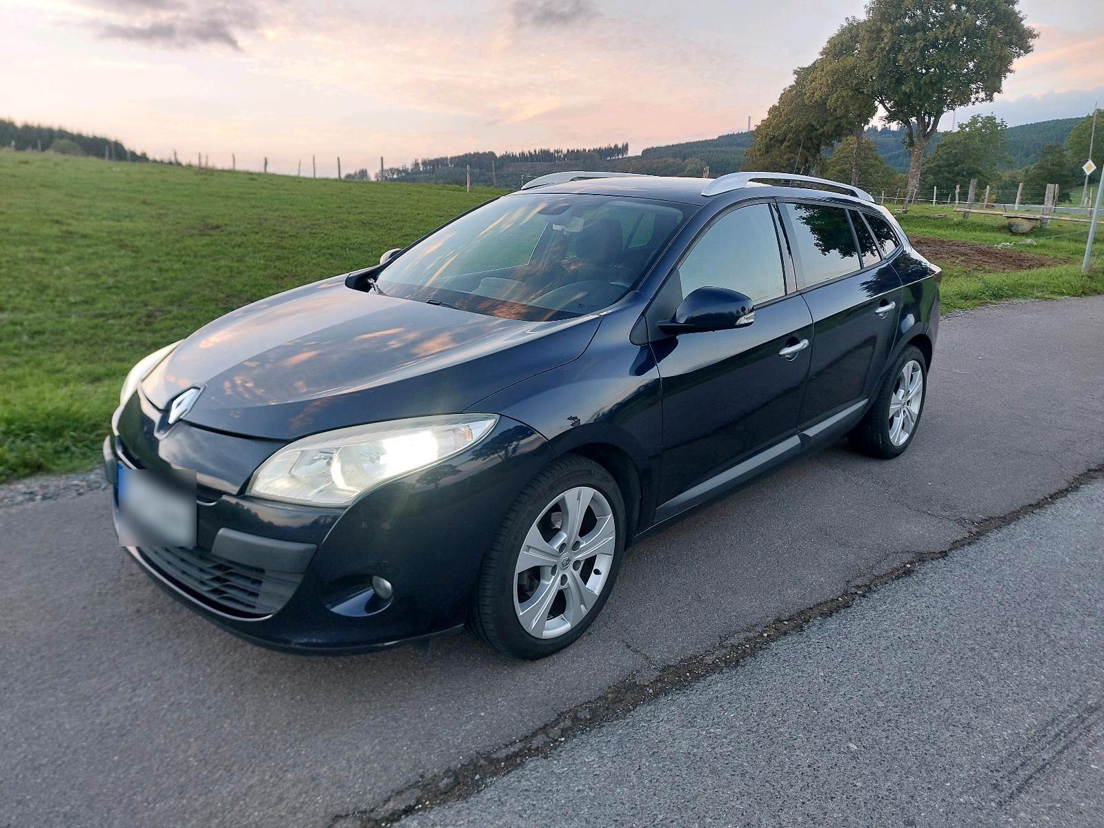 Renault Megane 2010 — салон