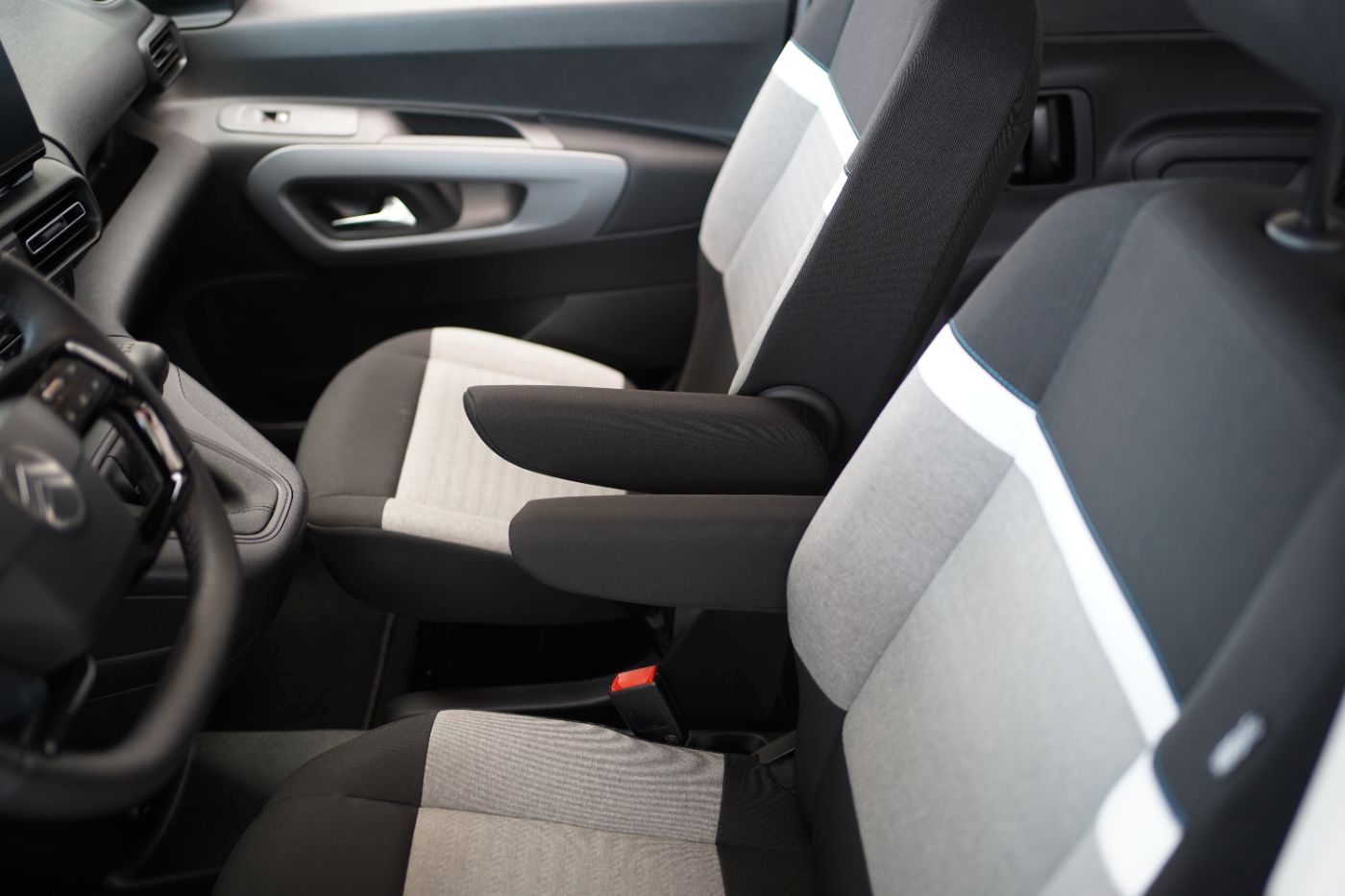 Fahrzeugabbildung Citroën Berlingo XL BlueHDi 130 Max Winter Paket Navi DA