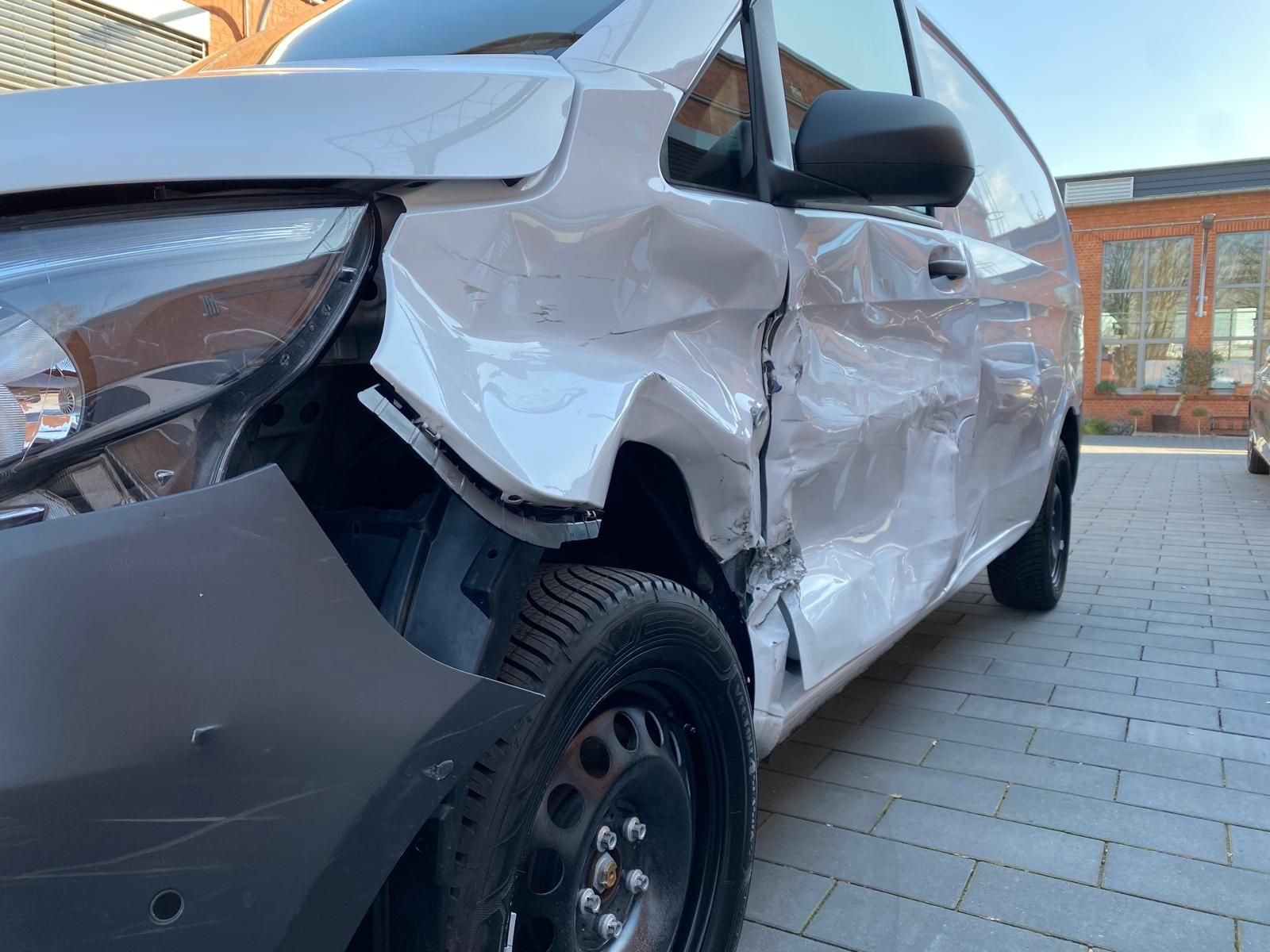 Fahrzeugabbildung Mercedes-Benz Vito 116 d 4x4 PRO Lang/AHK/RFK/Navi/STHZ