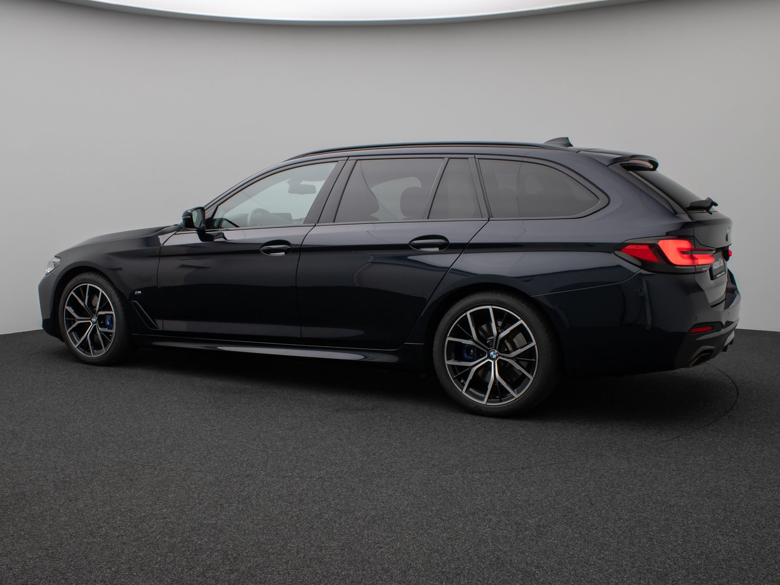 Fahrzeugabbildung BMW 540d xD M Sport Panorama DAB B&W Fernlichtassist