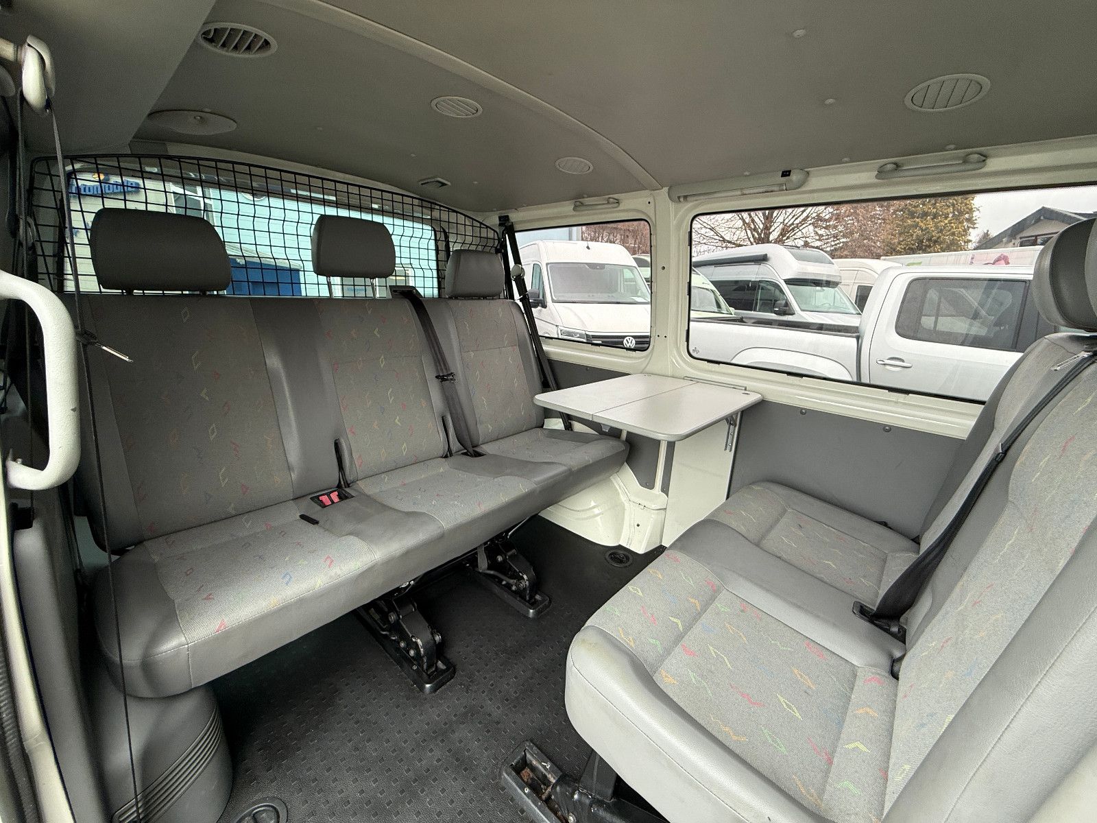 Fahrzeugabbildung Volkswagen T5 2.5 TDI 5-Zylinder 7-Sitzer Klima PDC Sthz