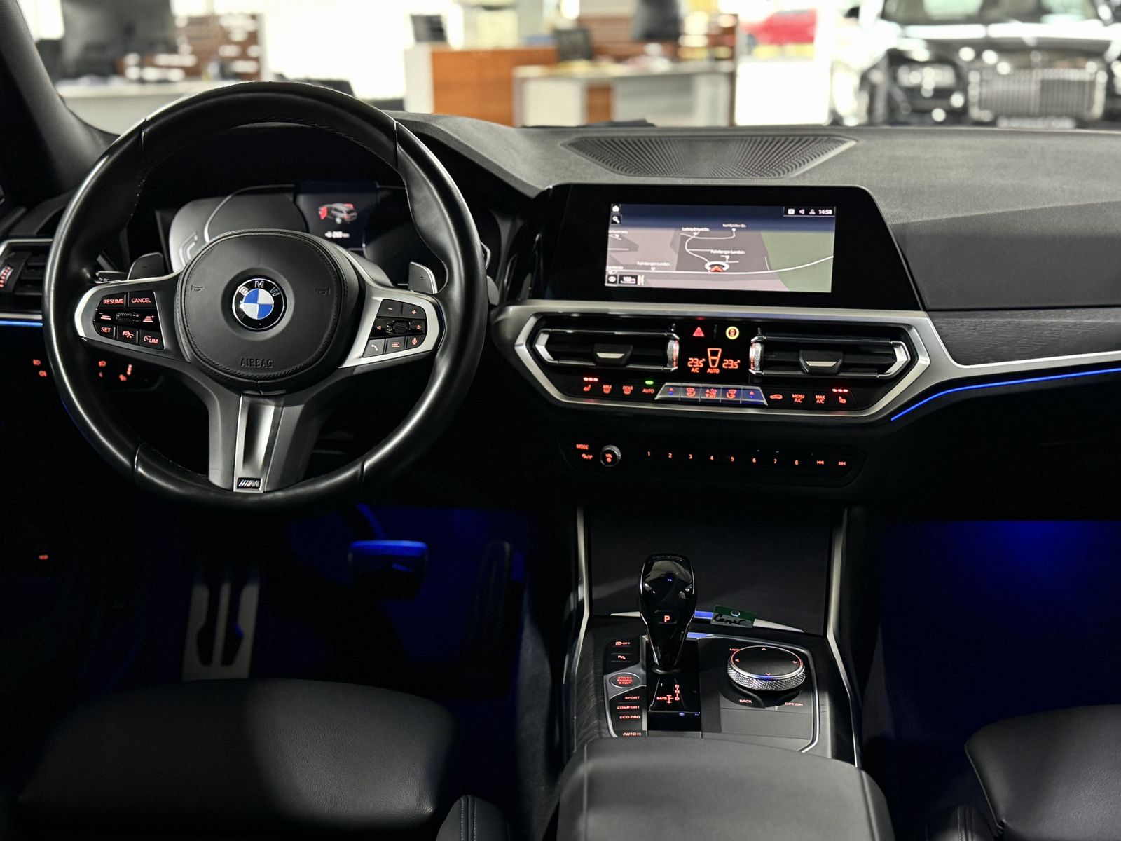 Fahrzeugabbildung BMW 320d xD M Sport Kamera HiFi DAB Stop&Go AHK LED