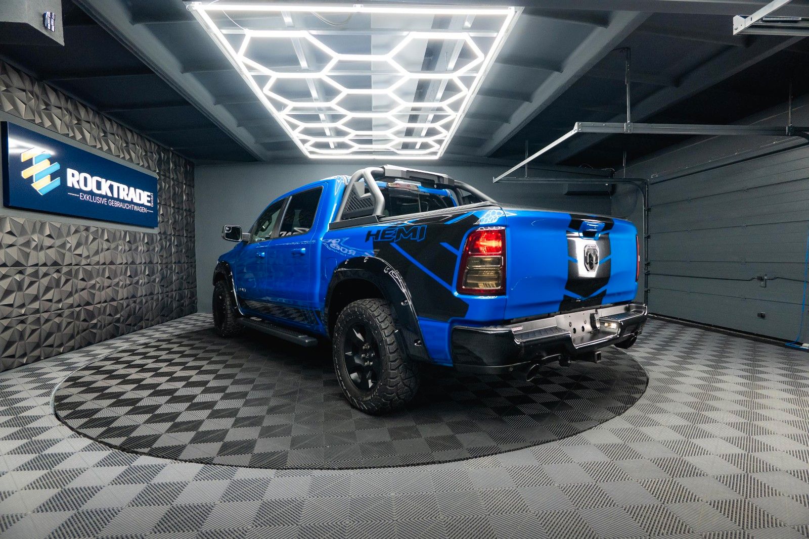 Fahrzeugabbildung Dodge RAM 5.7 V8 HEMI 4x4 OFFROAD Night-Paket *LED*