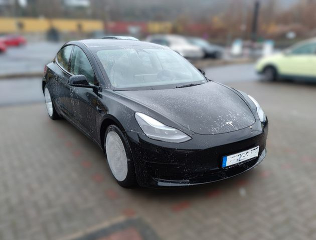 Tesla Model RWD 3 nur 545km NEUWAGEN