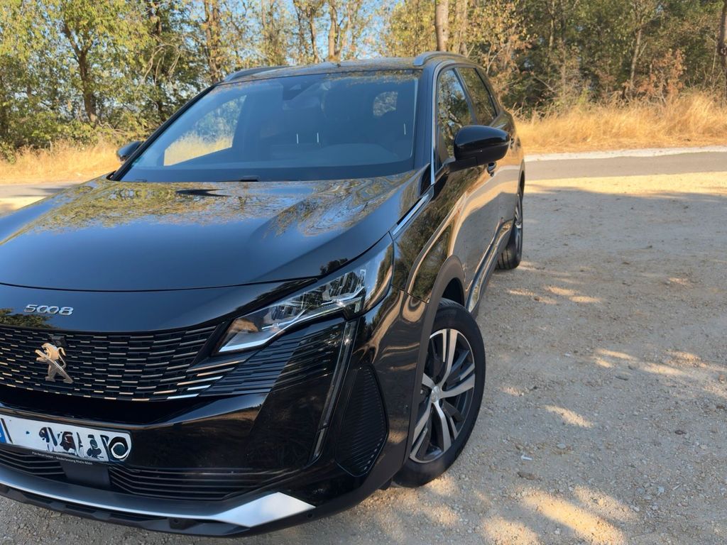 Image of Peugeot e-5008
