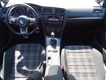 Volkswagen Golf - 10