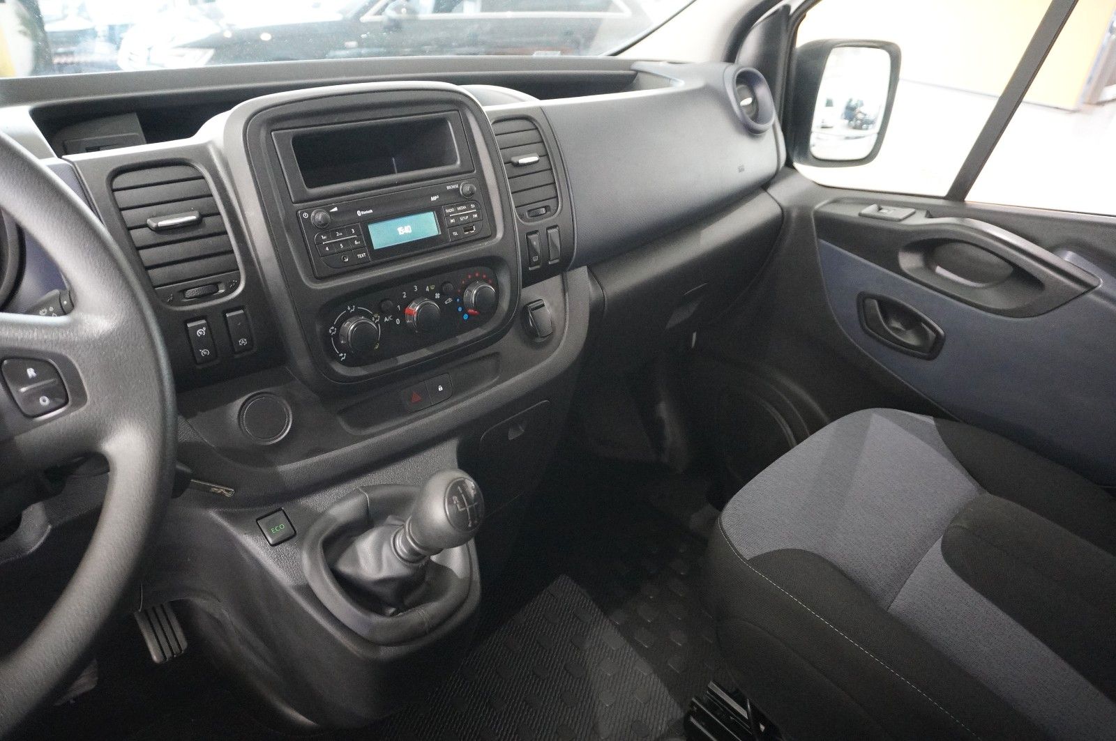 Fahrzeugabbildung Opel Vivaro B 1.6D KOMBI 8-SITZE L1H1 KLIMA/PDC/TEMP.