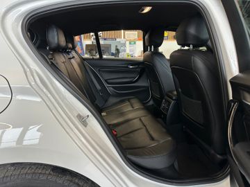 BMW 118 i Edition Sport Line Shad*LED*Navi*Leder*