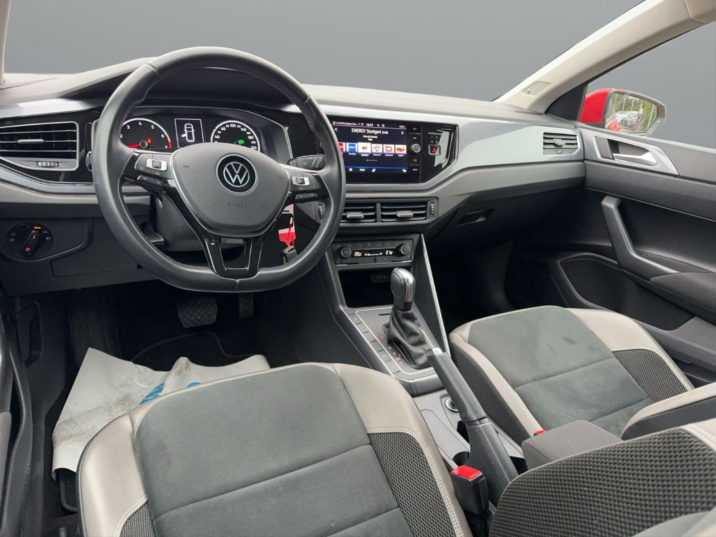 Fahrzeugabbildung Volkswagen Polo VI Highline 1.0 TSI R-Line Paket Sportpaket