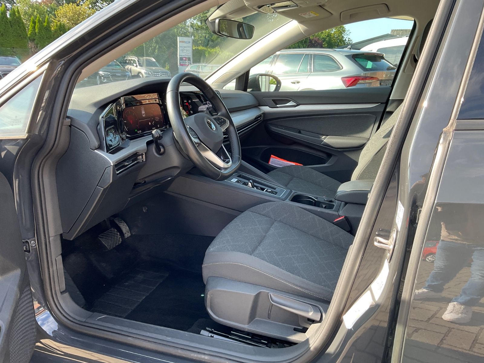 Fahrzeugabbildung Volkswagen Golf 2.0 TDI DSG Life,ACC,CarPlay,LED,Navi