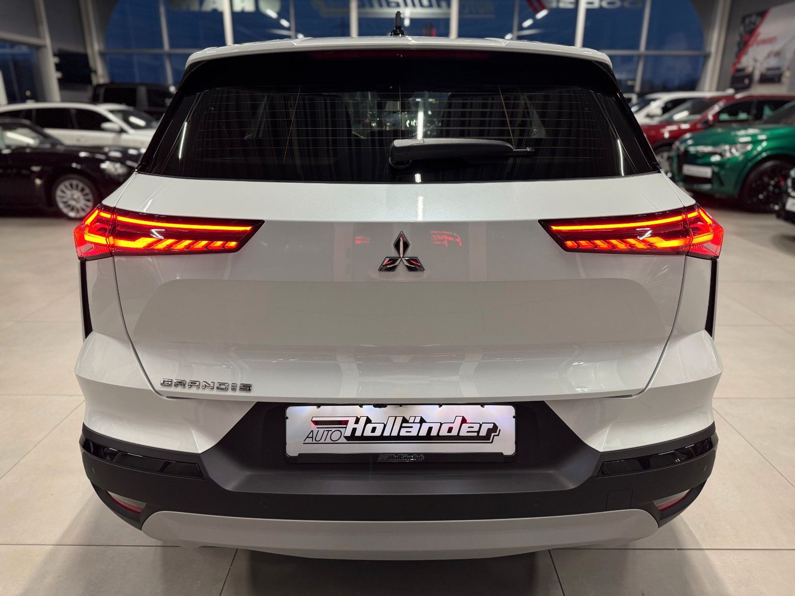 Fahrzeugabbildung Mitsubishi Grandis Diamant PLUS 1.3 T-Benziner 7-DCT