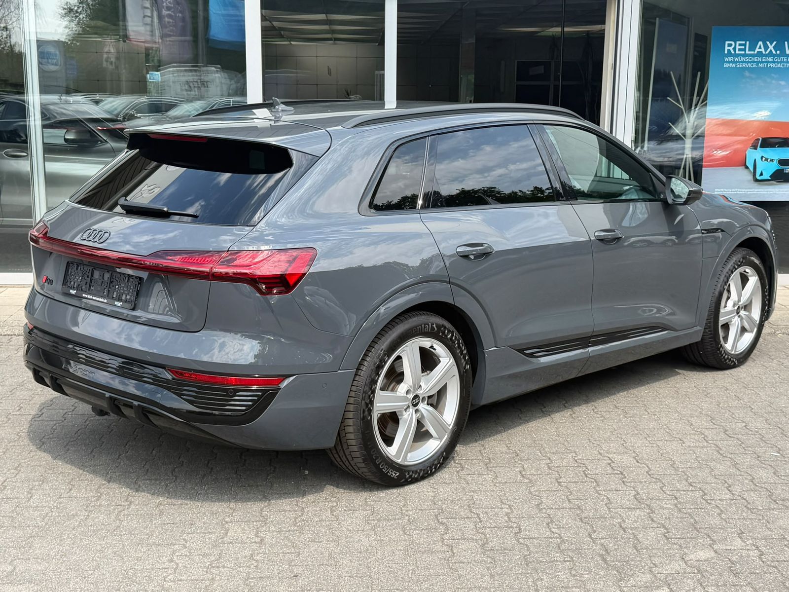 Fahrzeugabbildung Audi Q8 e-tron 55 QUAT 2X S LINE OPTIK BLACK+LUFT+AHK