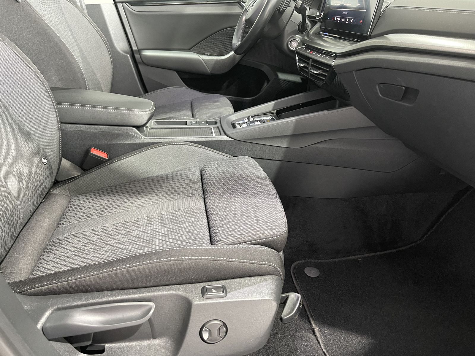 Fahrzeugabbildung SKODA Octavia Ambition 2.0 TDI*AHK*LED*ACC*