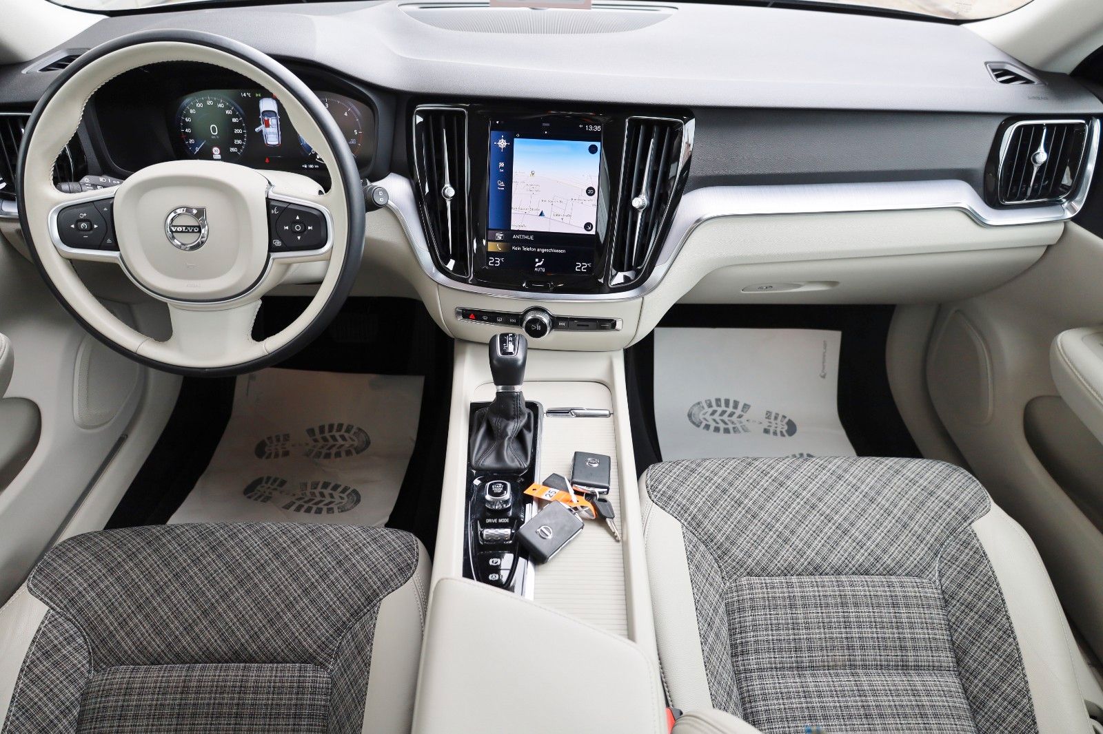 Fahrzeugabbildung Volvo V60 Kombi Momentum Pro T.Leder,Navi,LED,IntelliS
