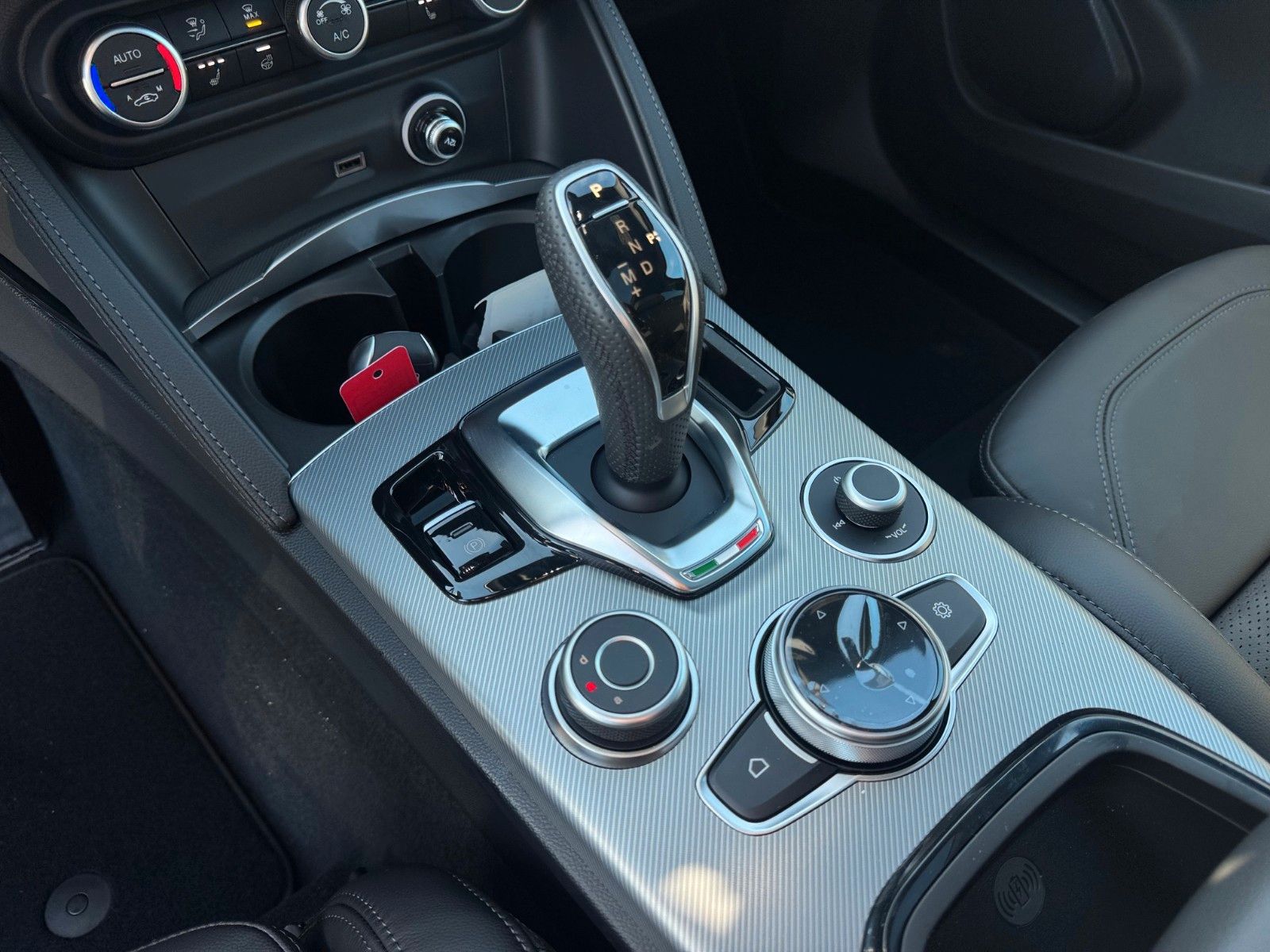 Fahrzeugabbildung Alfa Romeo Stelvio VELOCE 280 PS Glasdach Memory Navi