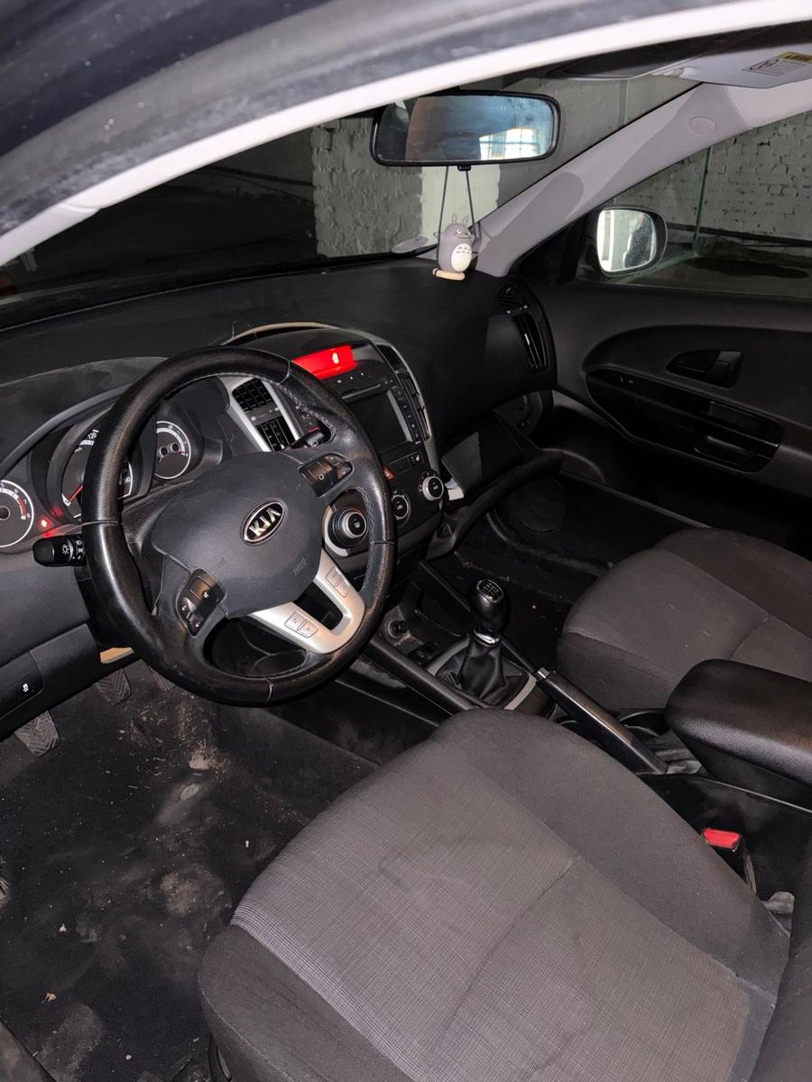 Kia cee'd 2011 — photo 5