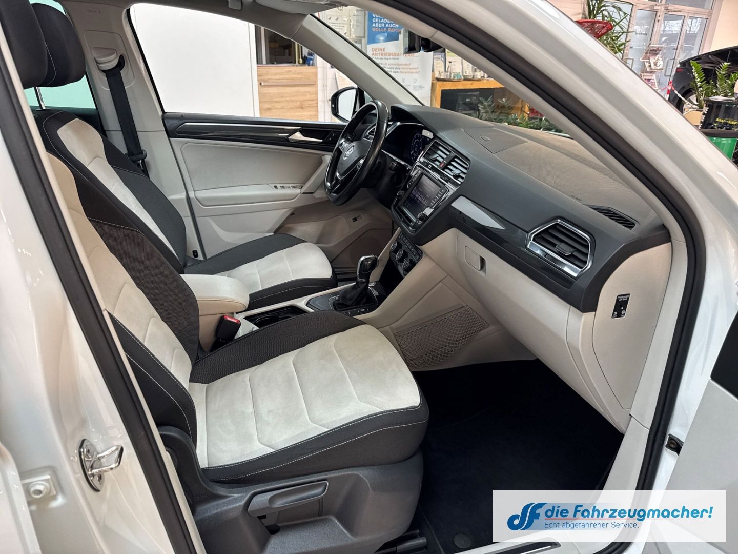 Fahrzeugabbildung Volkswagen Tiguan Highline BMT Start-Stopp El. Panodach Nav