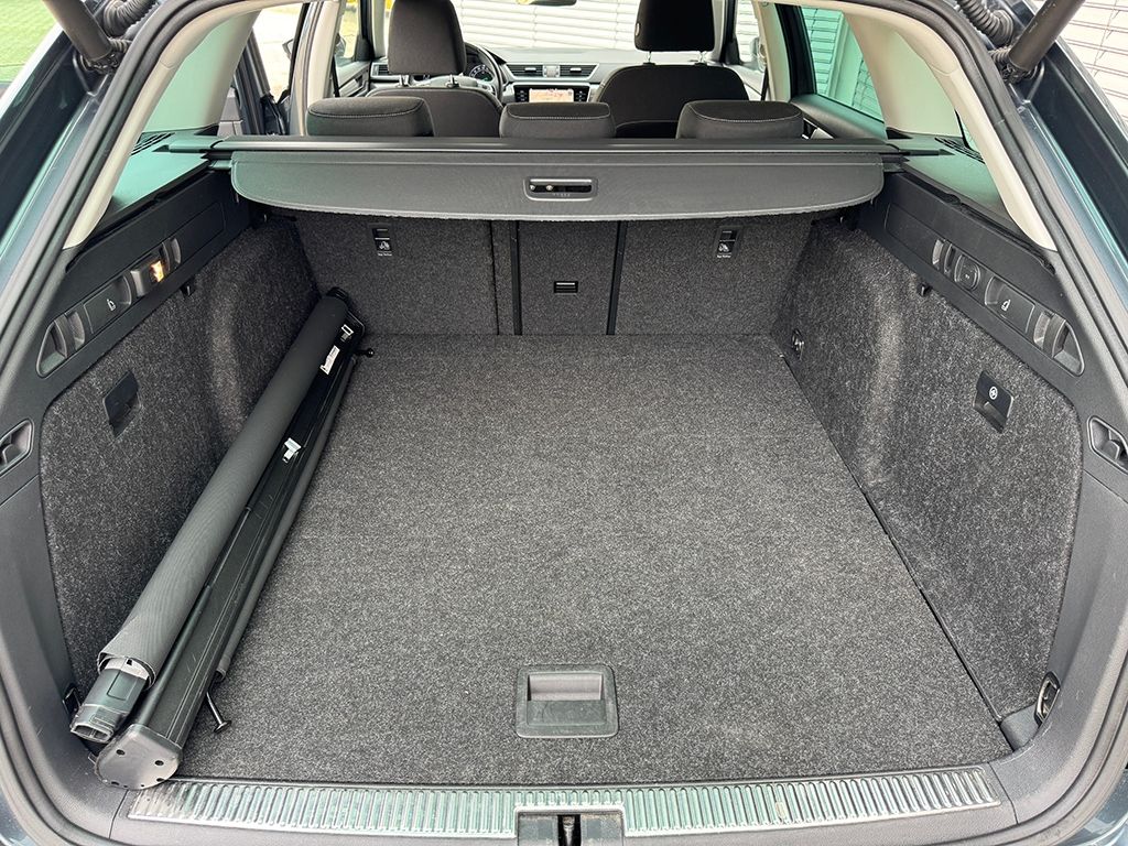 Superb Combi 2.0 TDI Style *NAVI*ACC*KAMERA*