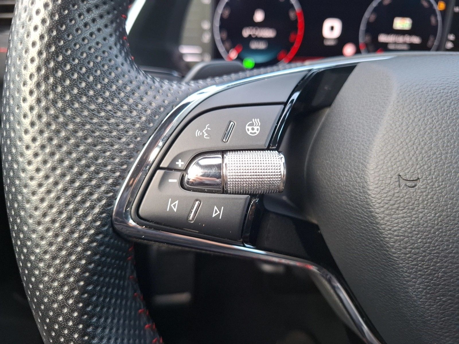 Fahrzeugabbildung SKODA Octavia CombI TSI RS-Plus DSG Matrix Navi Pano H