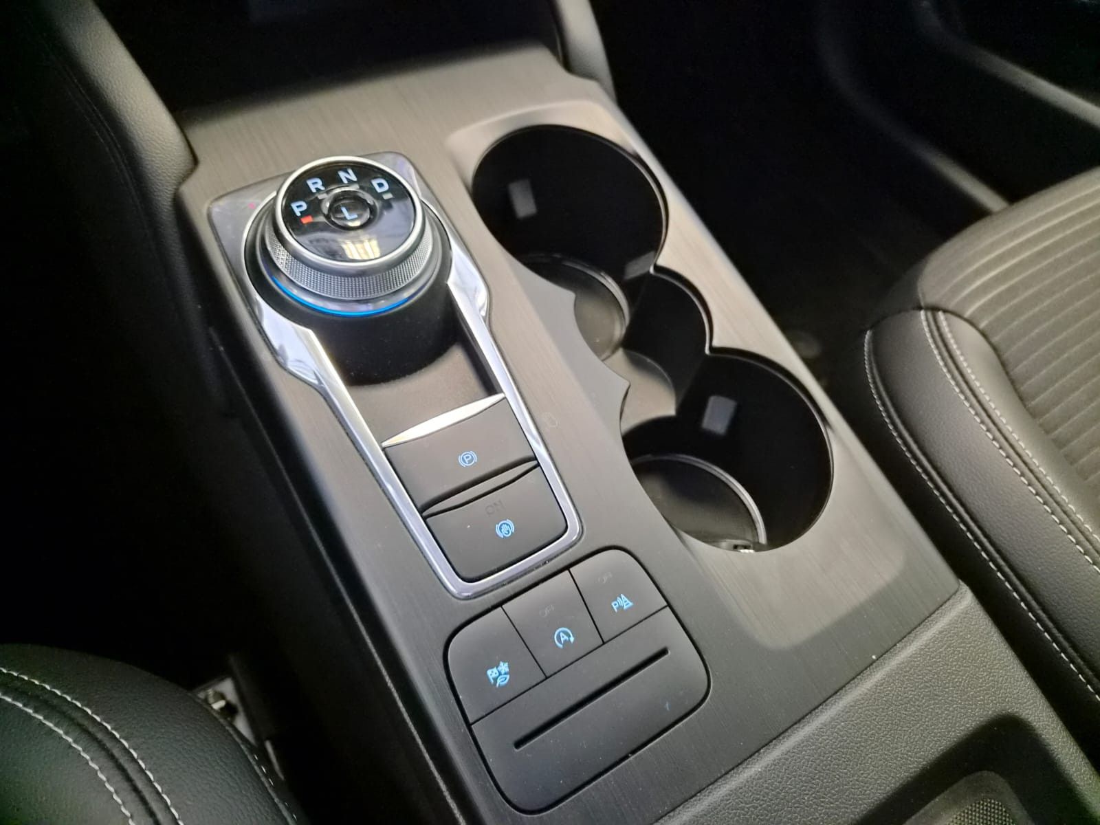 Fahrzeugabbildung Ford Kuga Titanium X / AUTOMATIK / GARANTIE / LED