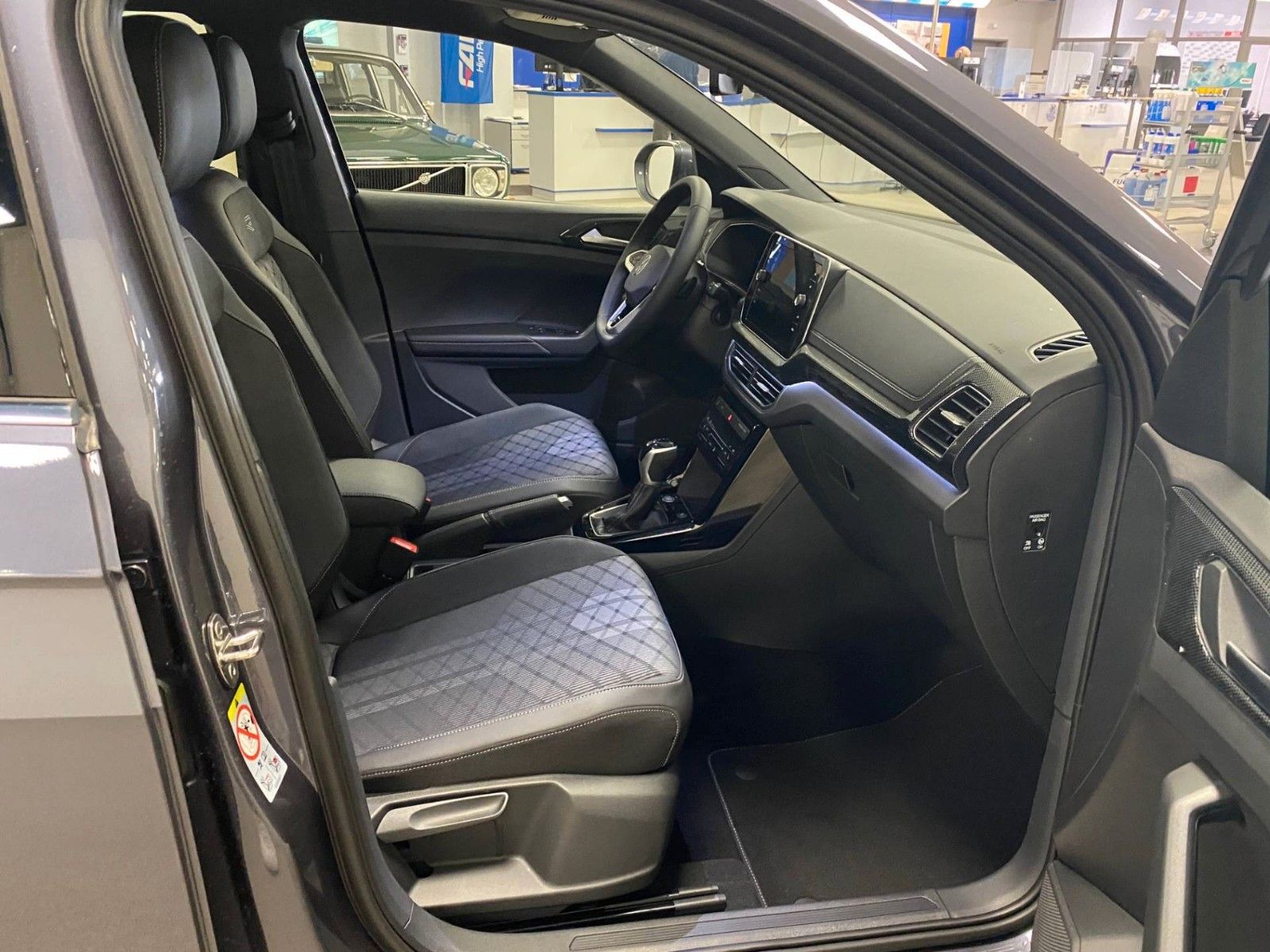 Fahrzeugabbildung Volkswagen T-Cross 1.0 TSI DSG R-Line+NAVIGATION+MATRIX+ACC