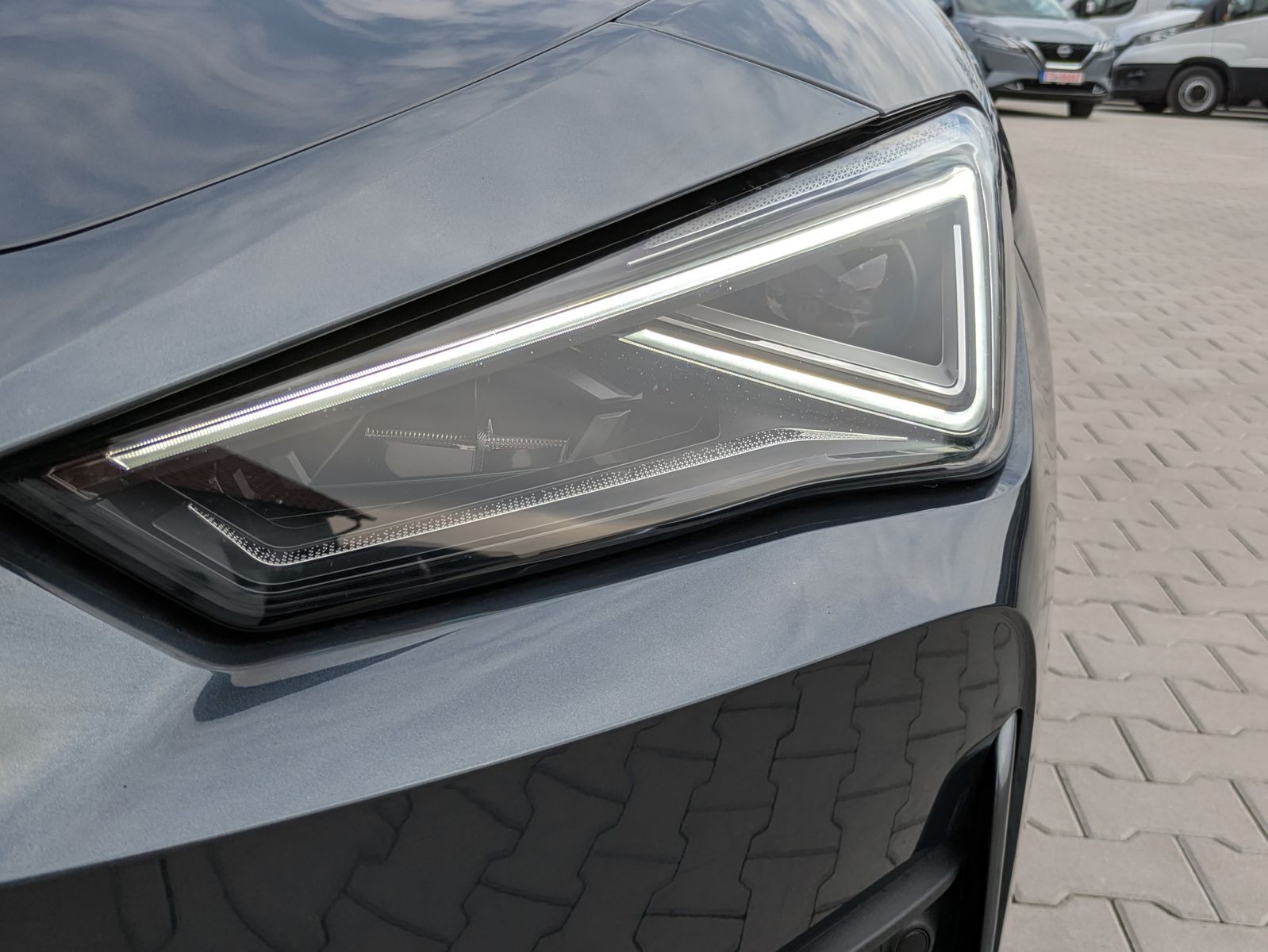 Fahrzeugabbildung CUPRA Leon VZ 2.0TSI 4Drive ACC*PANO*MATRIX*DCC*LM19"
