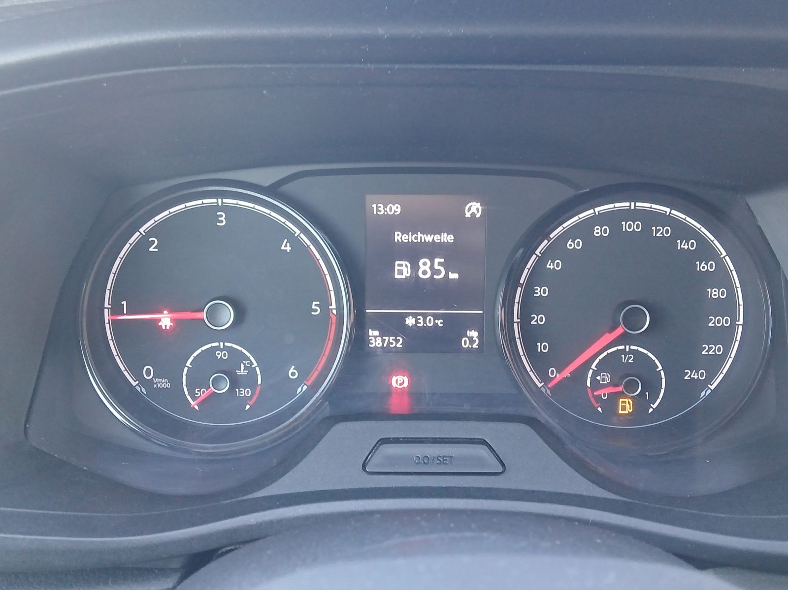 Fahrzeugabbildung Volkswagen T6 Transporter T6.1 TDI Kasten EcoProfi AHK DAB