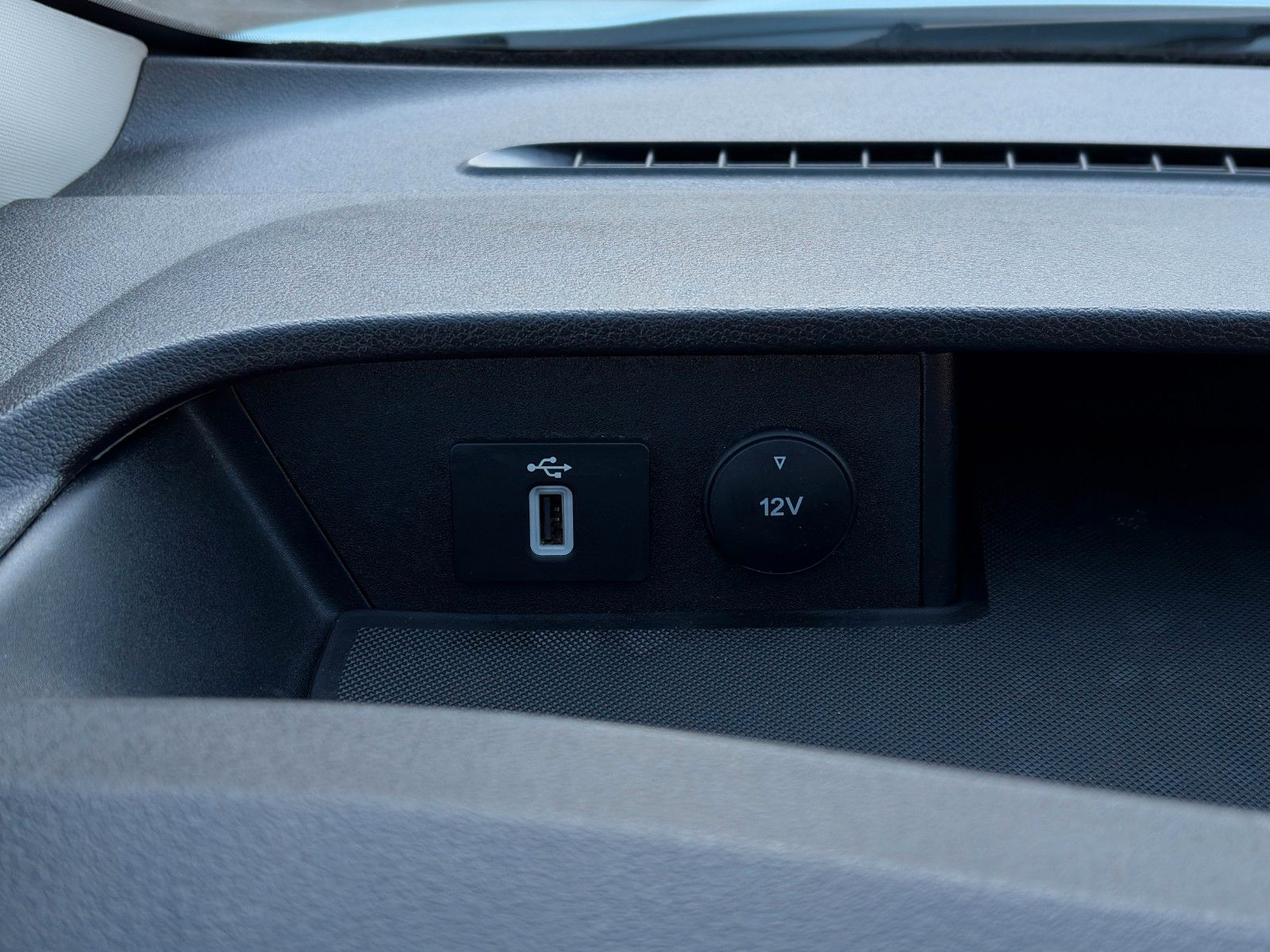 Fahrzeugabbildung Ford Transit Custom Kasten 340 L1 Trend Auto. StHz