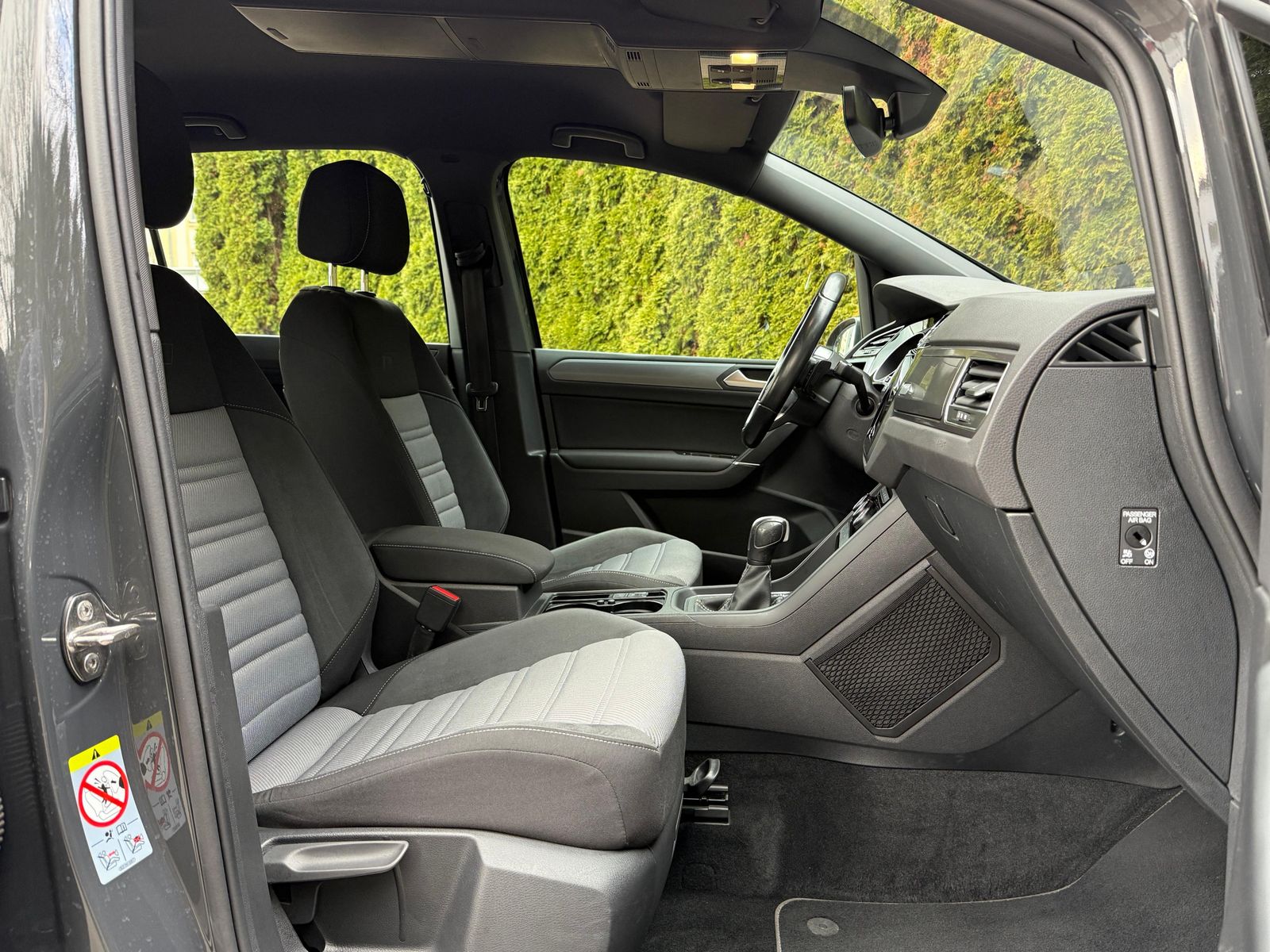 Fahrzeugabbildung Volkswagen Touran 2.0 TDI DSG R-Line LED+NAV+ACC+CARPLAY+