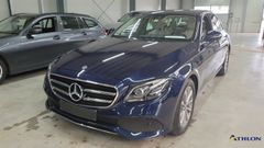 Fahrzeugabbildung Mercedes-Benz E 220d Lim. 4Matic Avantgarde Navi LED Leder AHK