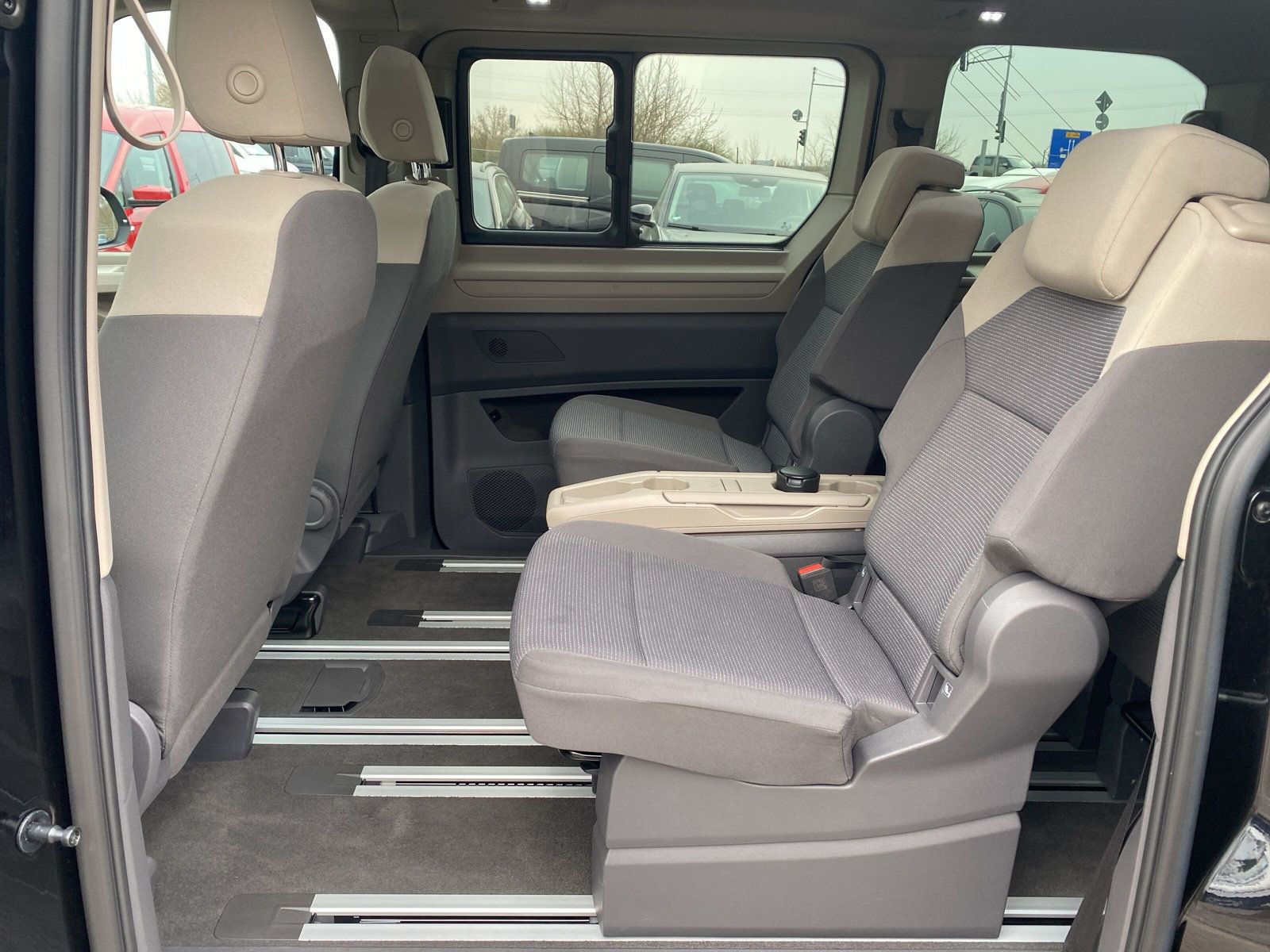 Fahrzeugabbildung Volkswagen T7 Multivan 2.0 TSI DSG 7-Sitzer MATRIX PANO KAM