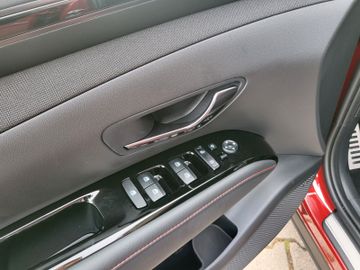 Fahrzeugabbildung Hyundai TUCSON 1.6 T-GDi 180PS DCT 48V 4WD N-LINE PANO