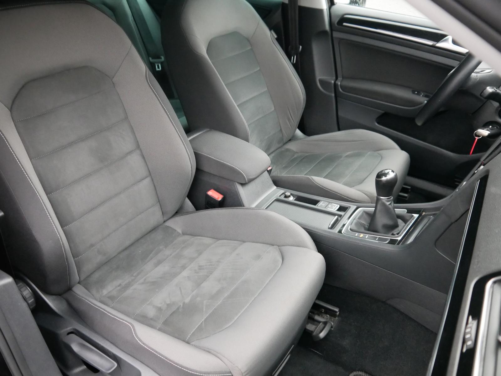 Volkswagen Golf VII 1.5 TSI Highline Navi ACC Kamera PDC