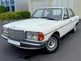 Mercedes-Benz W123 200 - Mercedes-Benz 200 in Frankfurt (Main)