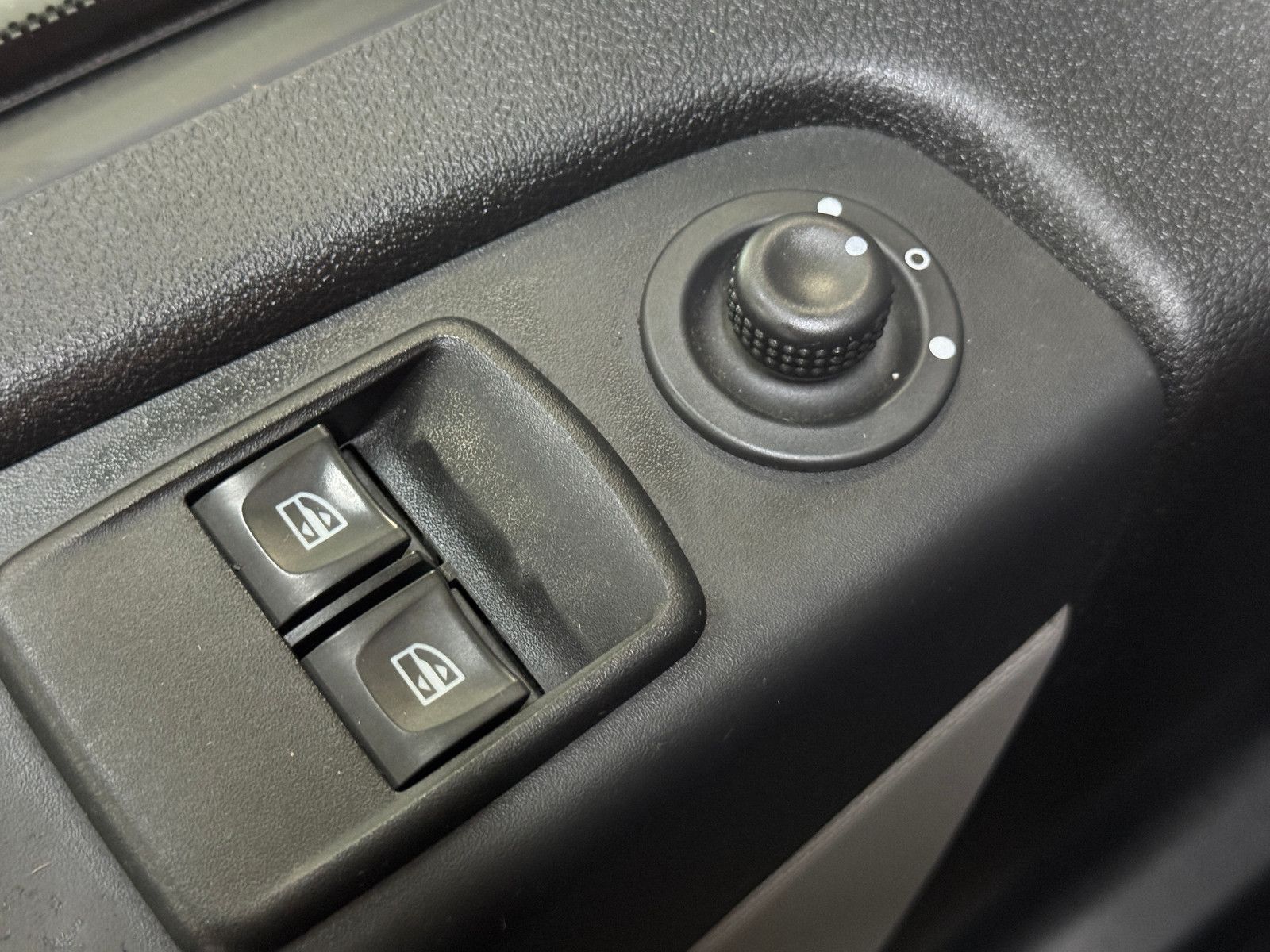 Fahrzeugabbildung Renault Trafic 1.6 DCI EXPRESSION 9-SITZER CAMPER STHDHZ