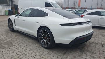 صورة 4 لـ 2020 Porsche TAYCAN