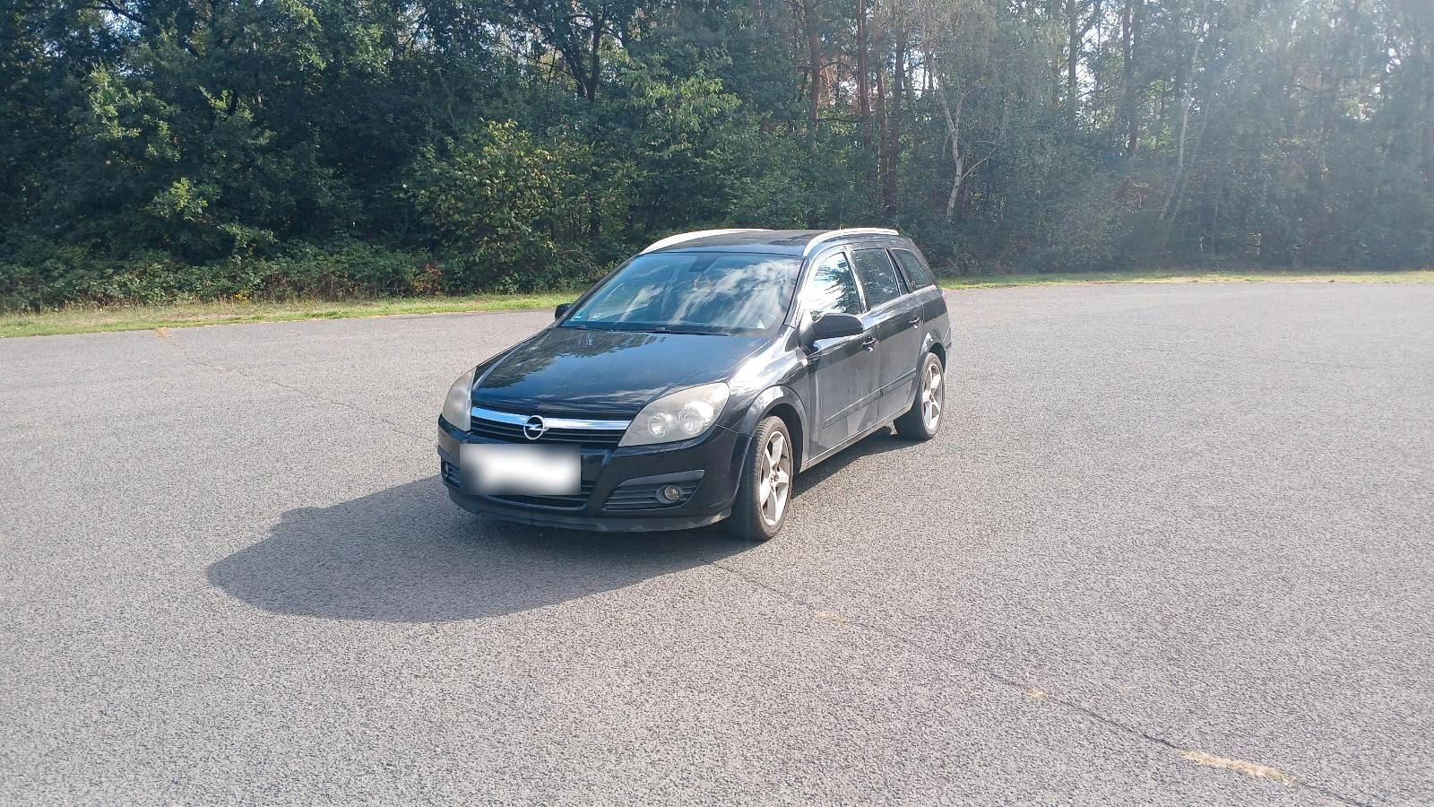 Opel Astra 2006 — rear view