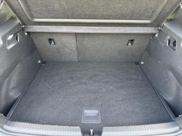 Born 58 kWh LED Navi Sitzh. ACC Kamera Allwetter