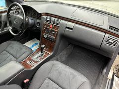 Fahrzeugabbildung Mercedes-Benz E 230 Elegance / Automatik Schiebedach Tempomat