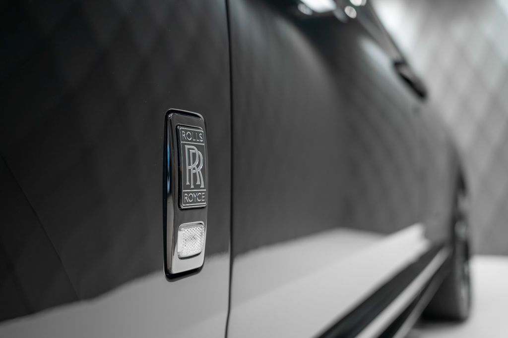 Cullinan BLACK BADGE 2027 BLACK/ TIFFANY 4 SEATS - Bild 9