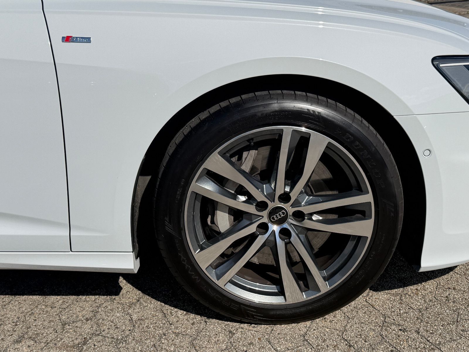 Fahrzeugabbildung Audi A6 Avant 55 TFSI quattro/SPORT/S-LINE/