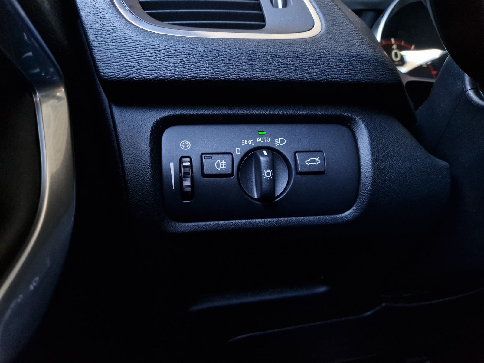 Fahrzeugabbildung Volvo V40 R-Design KLIMA LED NAVI ALU