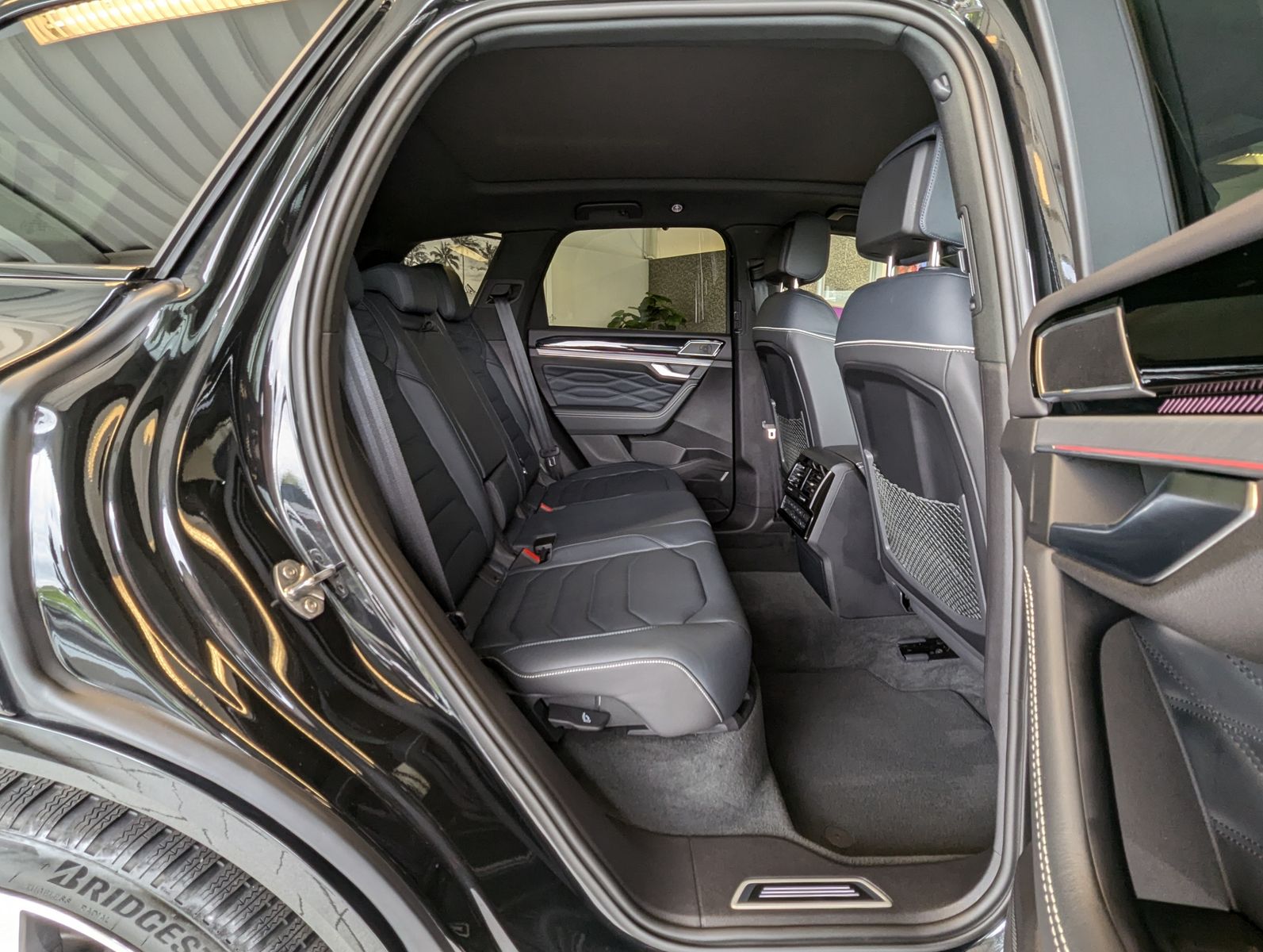 VW Touareg 3.0 TDI 4M R-Line Komfort-Paket UPE 111T - Image 16