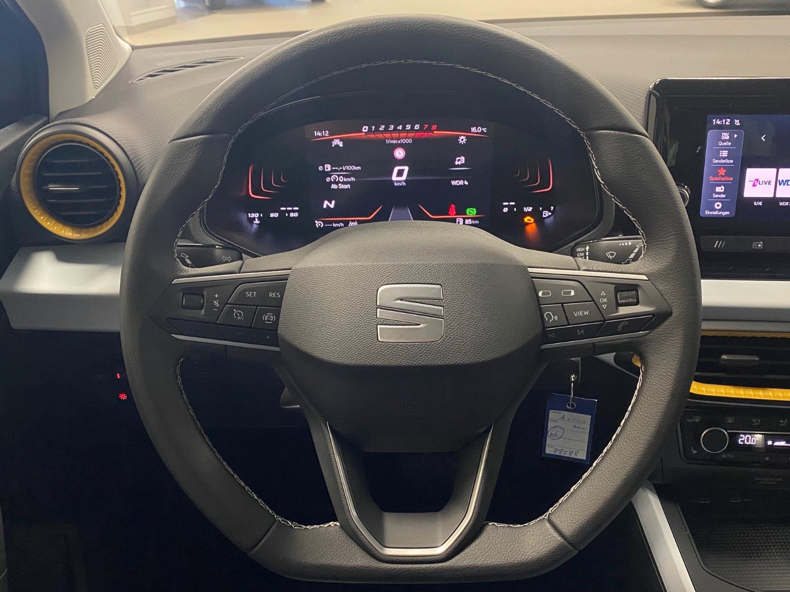 Fahrzeugabbildung SEAT Arona 1.0 TSI DSG STYLE+5 JAHRE GARANTIE+AHK+LED
