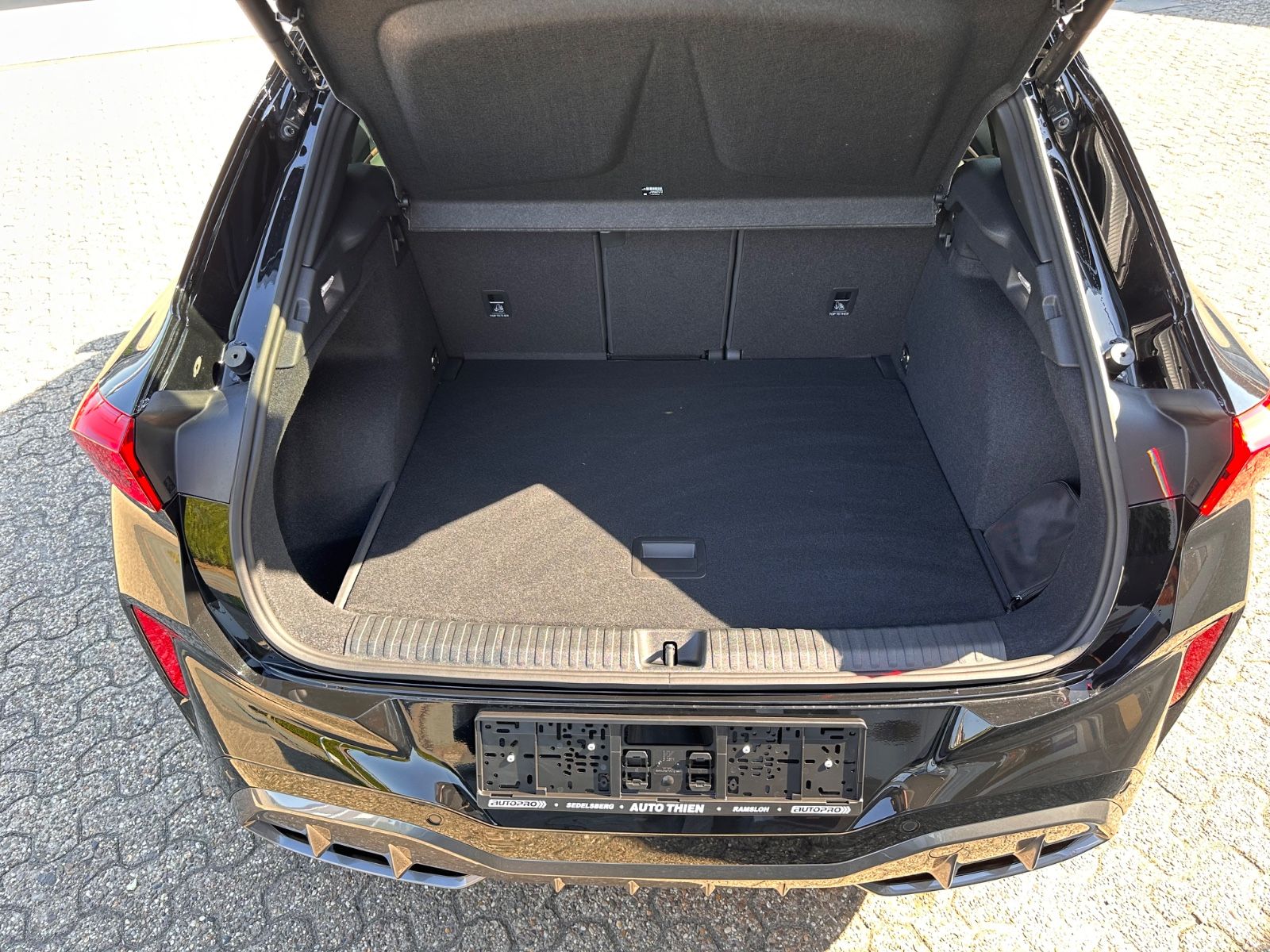Fahrzeugabbildung CUPRA Terramar VZ 2.0 TSI 4Dr. DSG MATRIX/Pano/ACC/AHK