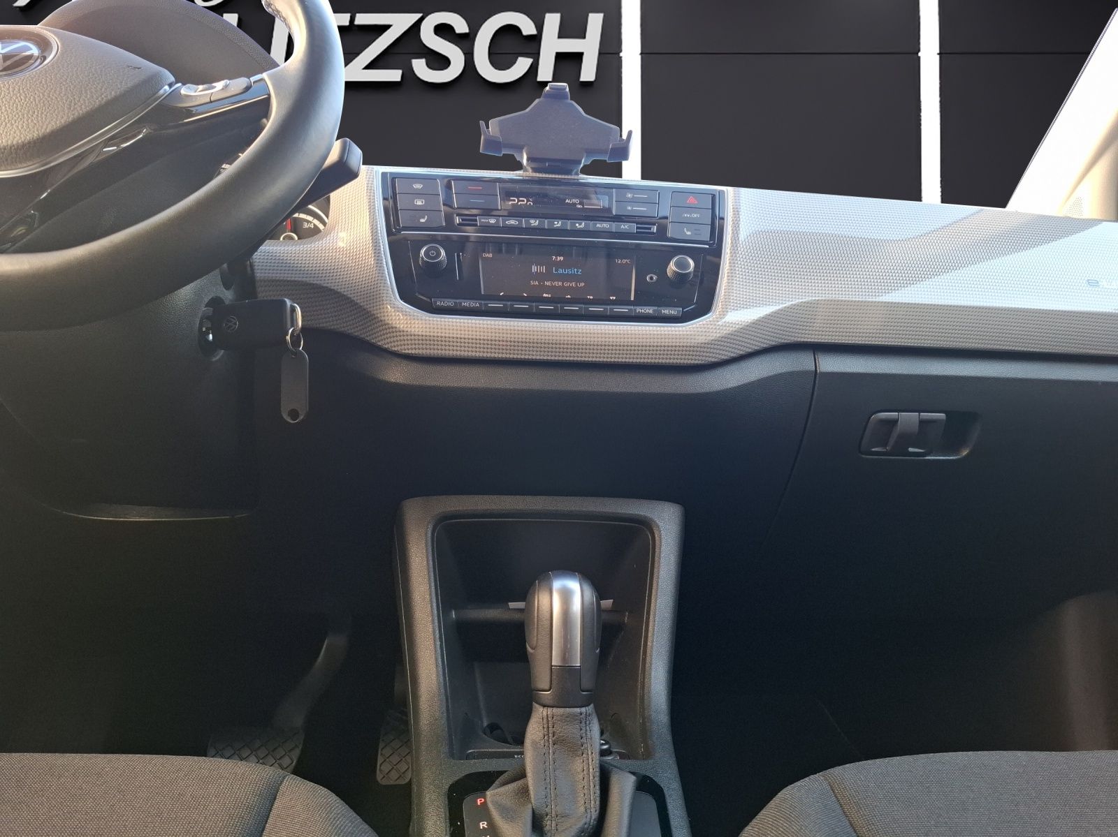 Fahrzeugabbildung Volkswagen e-up! Max Climatronic GRA RFK DAB SH LM