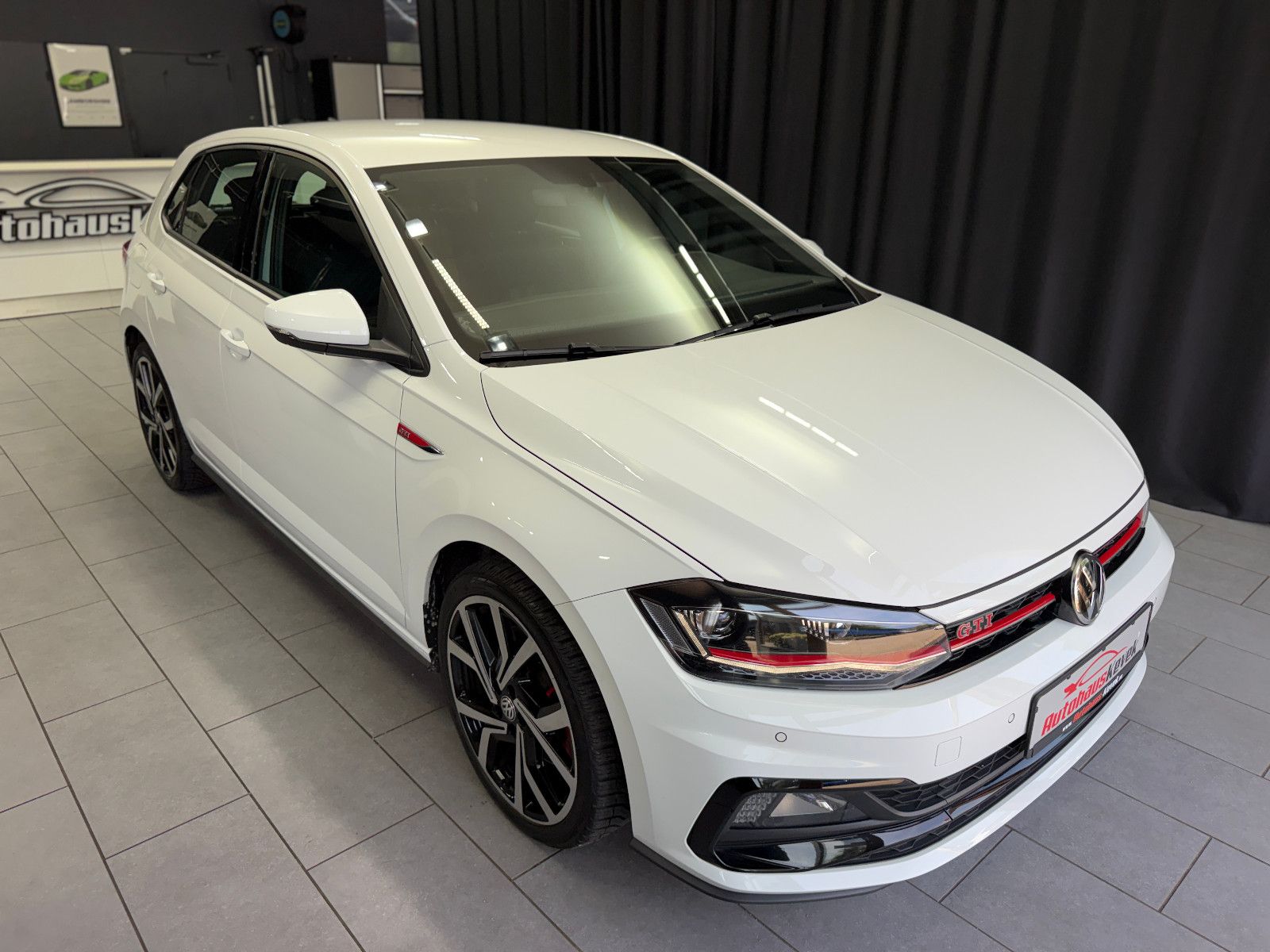 Fahrzeugabbildung Volkswagen Polo VI 2.0 TSI GTI |DSG|AUTOMATIK|LED