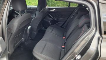 Fahrzeugabbildung Ford Focus Turnier ST-Line