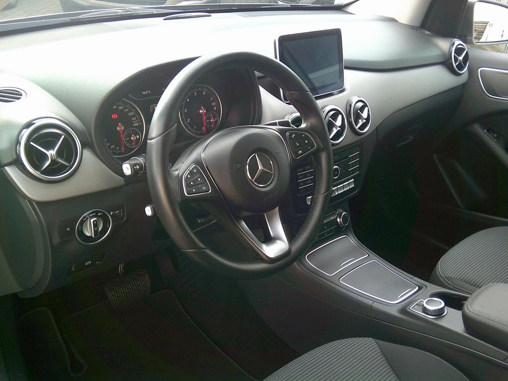 Mercedes-Benz B 180
